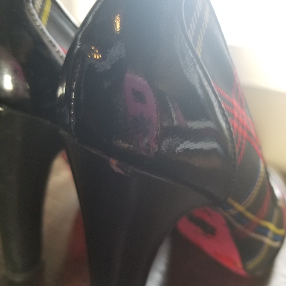 Betsey Johnson size 9 platform pumps - Picture 4 of 4